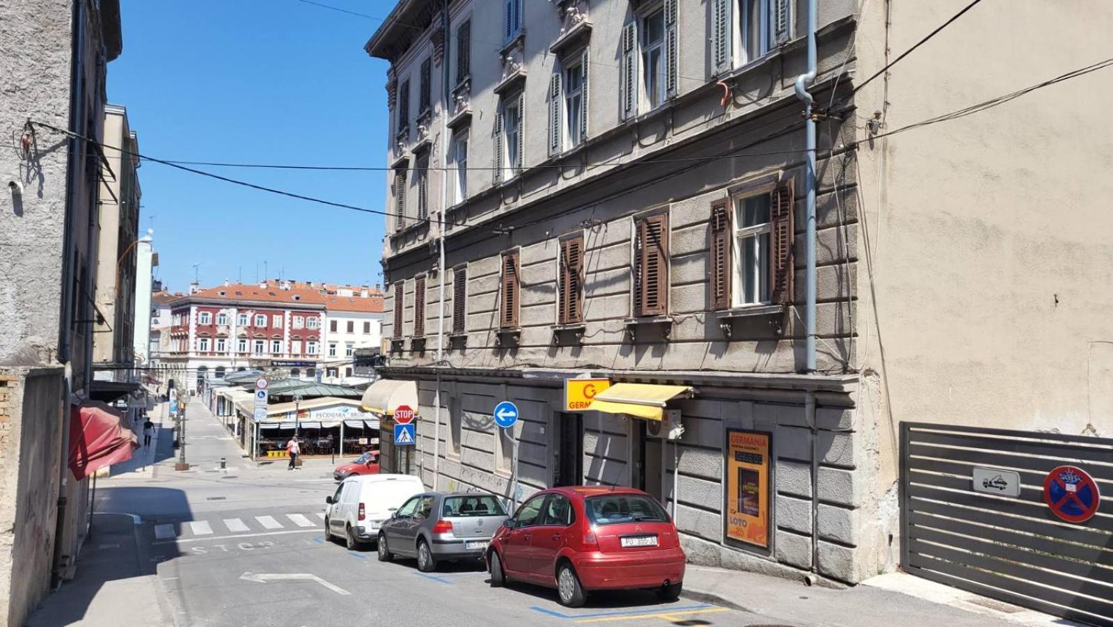 Collins Emerald Center Pula Buitenkant foto